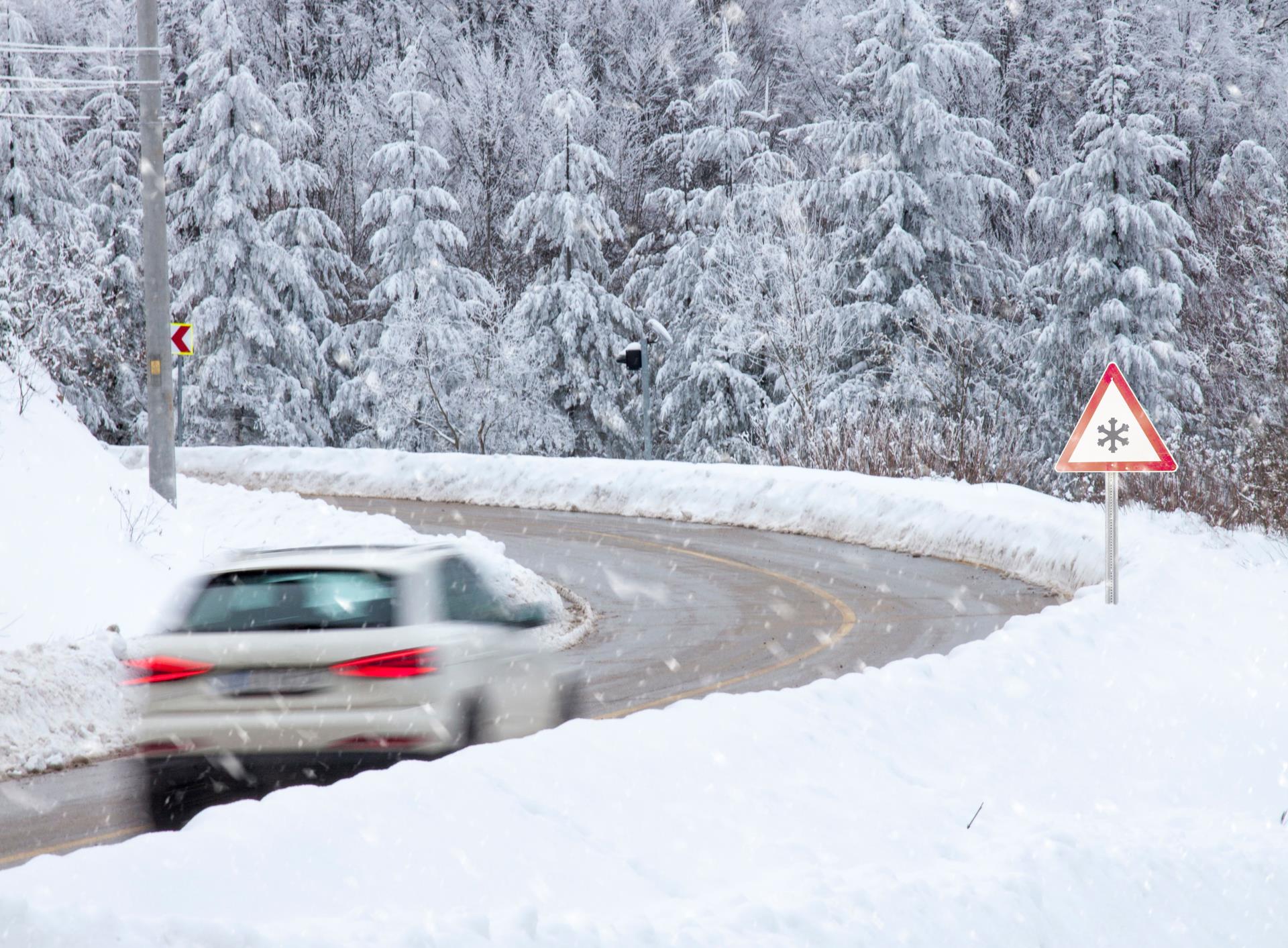 cardrivinginsnow